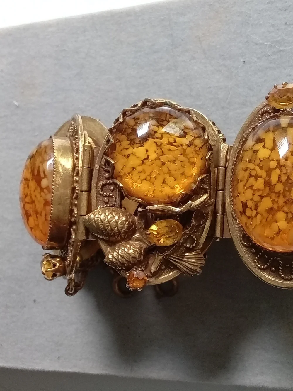 Vintage Ornate Faux Amber Panel Link Bracelet Gold Tone Pinecone‎ Rhinestone